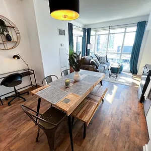 Simply Comfort. Elegant Dan Lecki Apartment Toronto